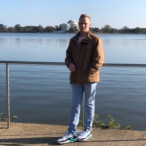 Meet your Posher, Devin